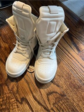 Kids High-Top Sneakers Rich Owen’s size 34. only worn once